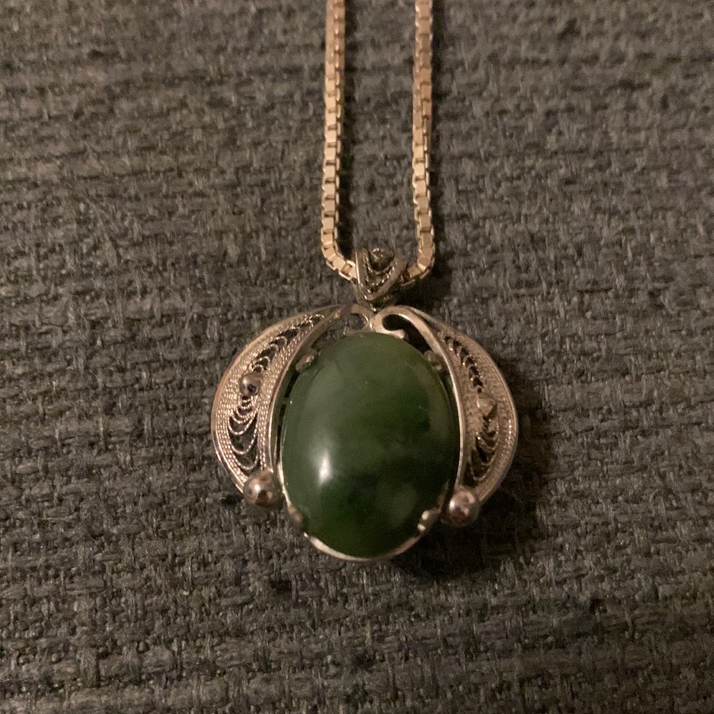 Sterling Jade pendant brooch on vintage box link 925 silver